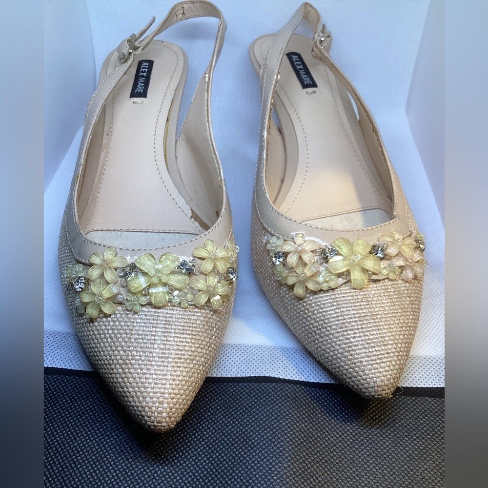 NEW ALEX MARIE Cream & Yellow Floral Flats - Picture 3 of 10